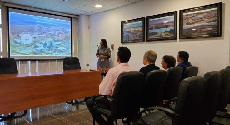 La Oficina de la Zona Especial de Desarrollo Mariel recibe a directivos del periódico vietnamita Nhan Dan, acompañados por sus homólogos del Periódico Granma