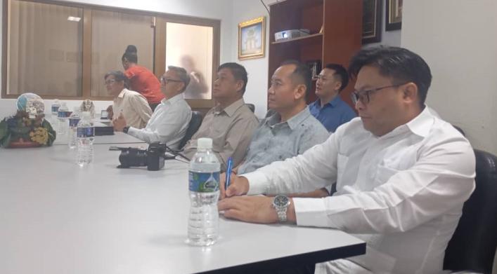 Oficina de la ZED Mariel recibe al señor ThongSavanh Phomvihane, Ministro de Asuntos Exteriores