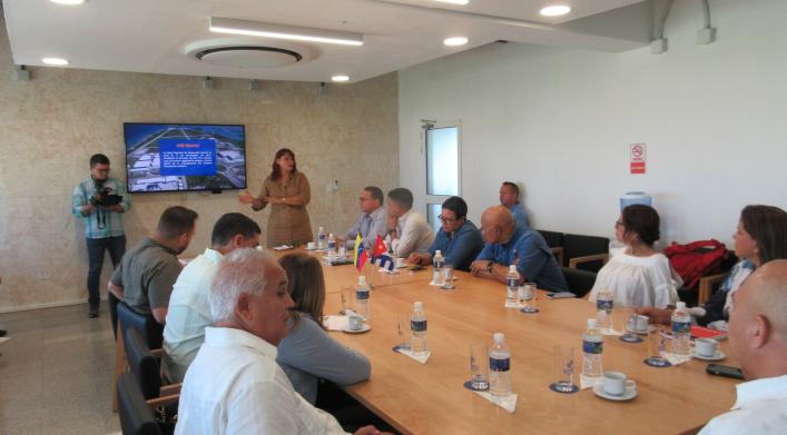 Delegación venezolana visita la ZED Mariel