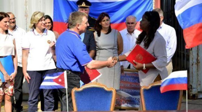 Rusia entrega a Cuba donativo para damnificados por el huracán Irma. Foto: Roberto Garaicoa/ Cubadebate.