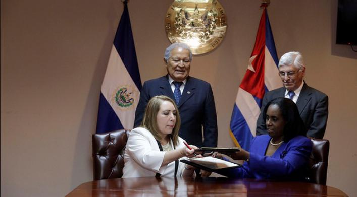 El Salvador y Cuba profundizan sus lazos económicos y comerciales