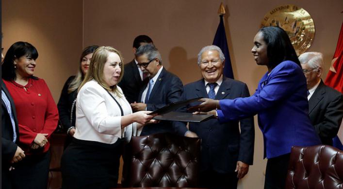 El Salvador y Cuba profundizan sus lazos económicos y comerciales