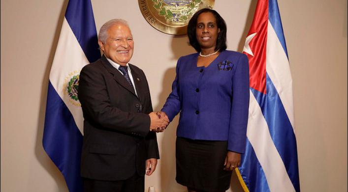 El Salvador y Cuba profundizan sus lazos económicos y comerciales