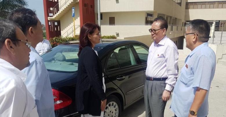 La Directora de la Oficina de la ZED Mariel, Ana Teresa Igarza recibió a la delegación, integrada también por el Embajador de Corea en Cuba