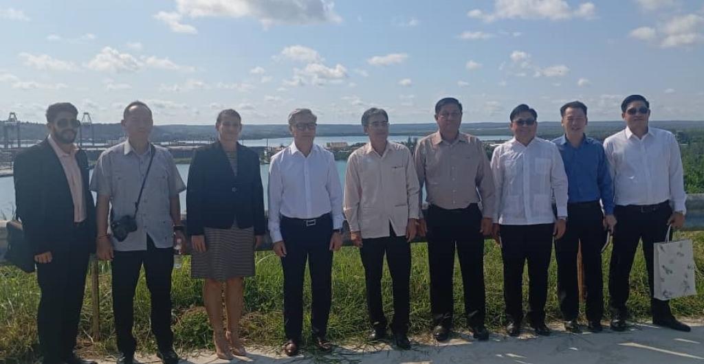 Oficina de la ZED Mariel recibe al señor ThongSavanh Phomvihane, Ministro de Asuntos Exteriores