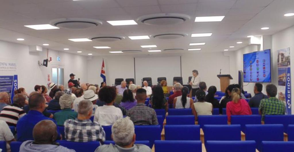 OZED Mariel recibe a personalidades de la cultura cubana.